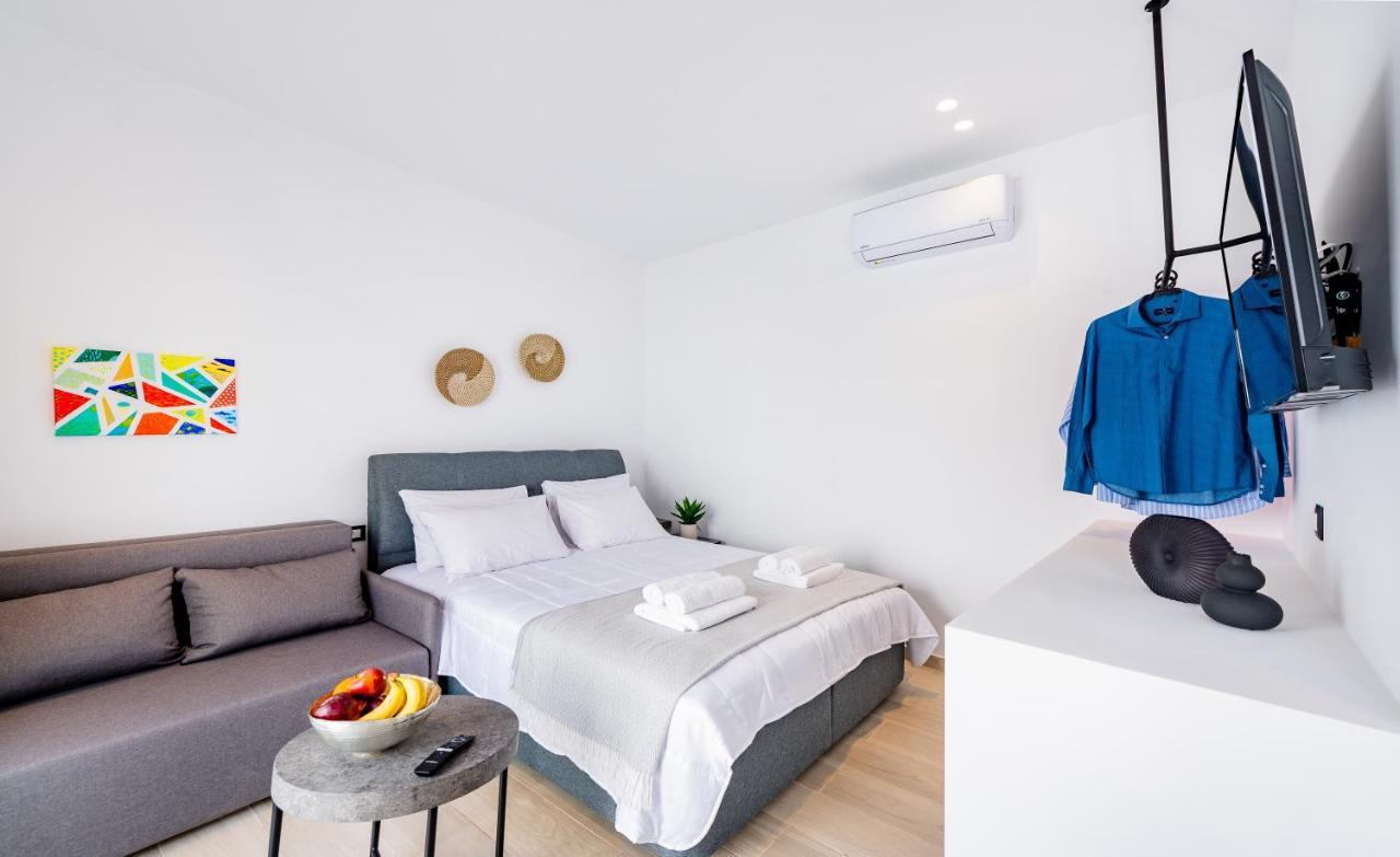 Sunwaves Beach Studio I Lalyssos Eksteriør billede